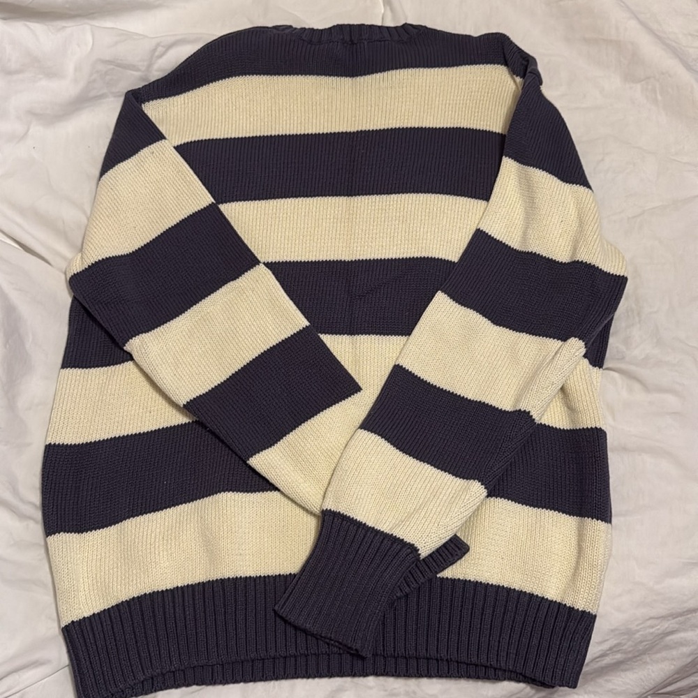 Brandy Melville Brianna Sweater (Cream/Navy) - Picture 7 of 7